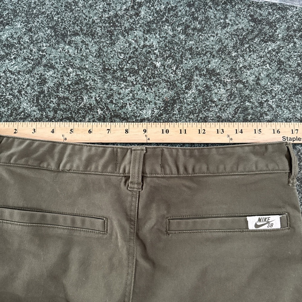 Nike SB Shorts Mens Size 34 Cargo Chino Army Green 'DH2939-325' Pockets EUC - Picture 12 of 13